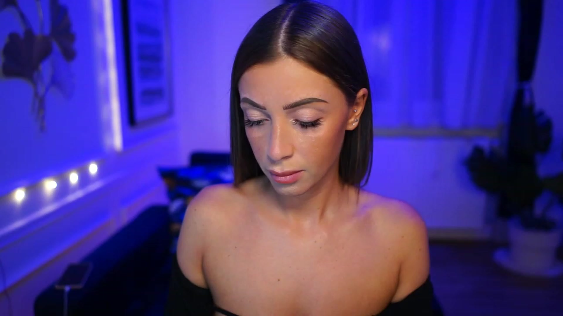 Gallery image thumbnail from emma_ruby's myfreecams stream on, 01/21/2023, 17:49 image 18 of 20
