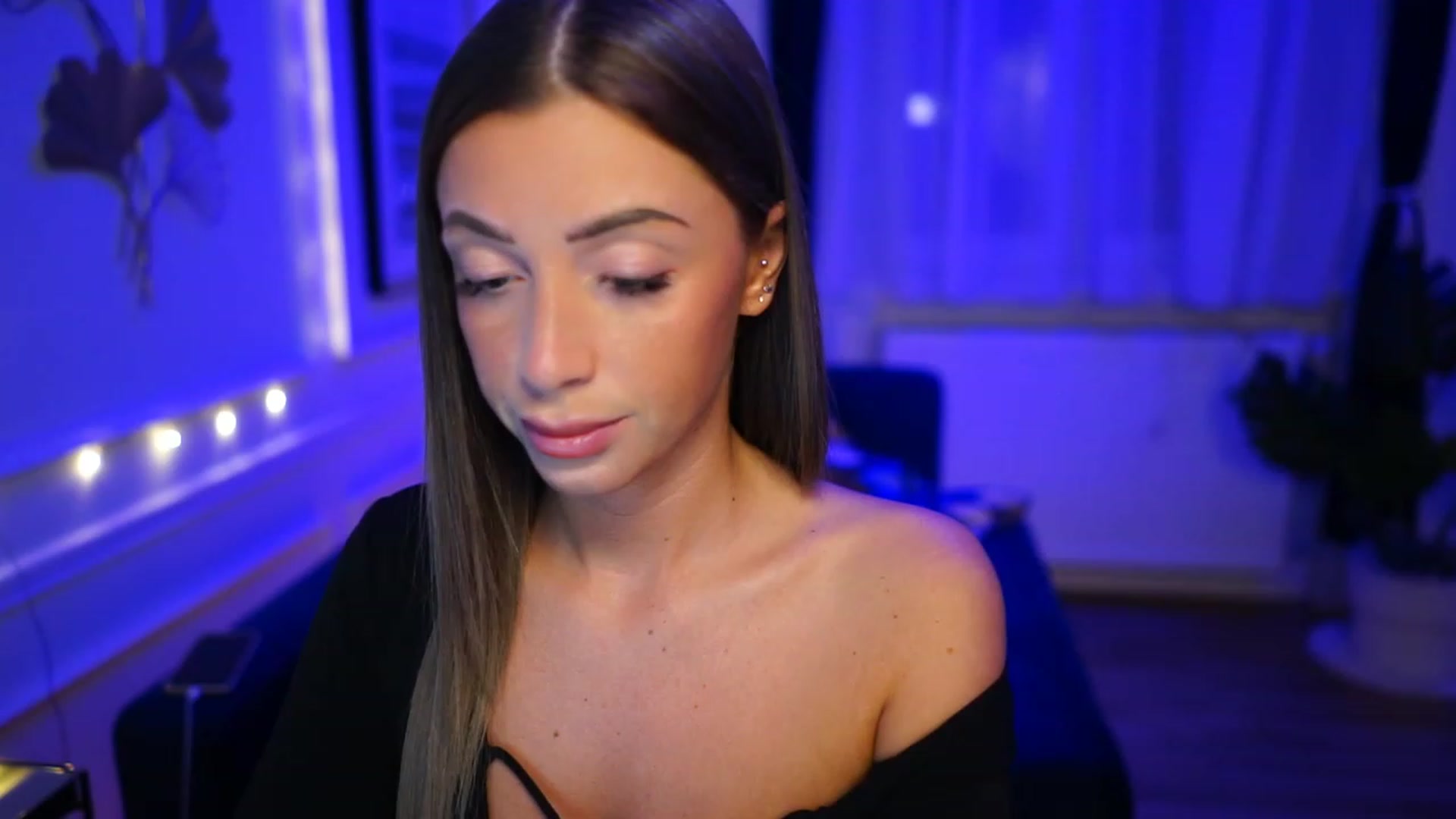 Gallery image thumbnail from emma_ruby's myfreecams stream on, 01/21/2023, 17:49 image 11 of 20