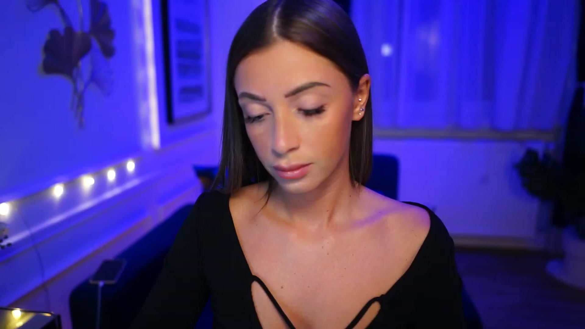 Gallery image thumbnail from emma_ruby's myfreecams stream on, 01/21/2023, 17:49 image 4 of 20