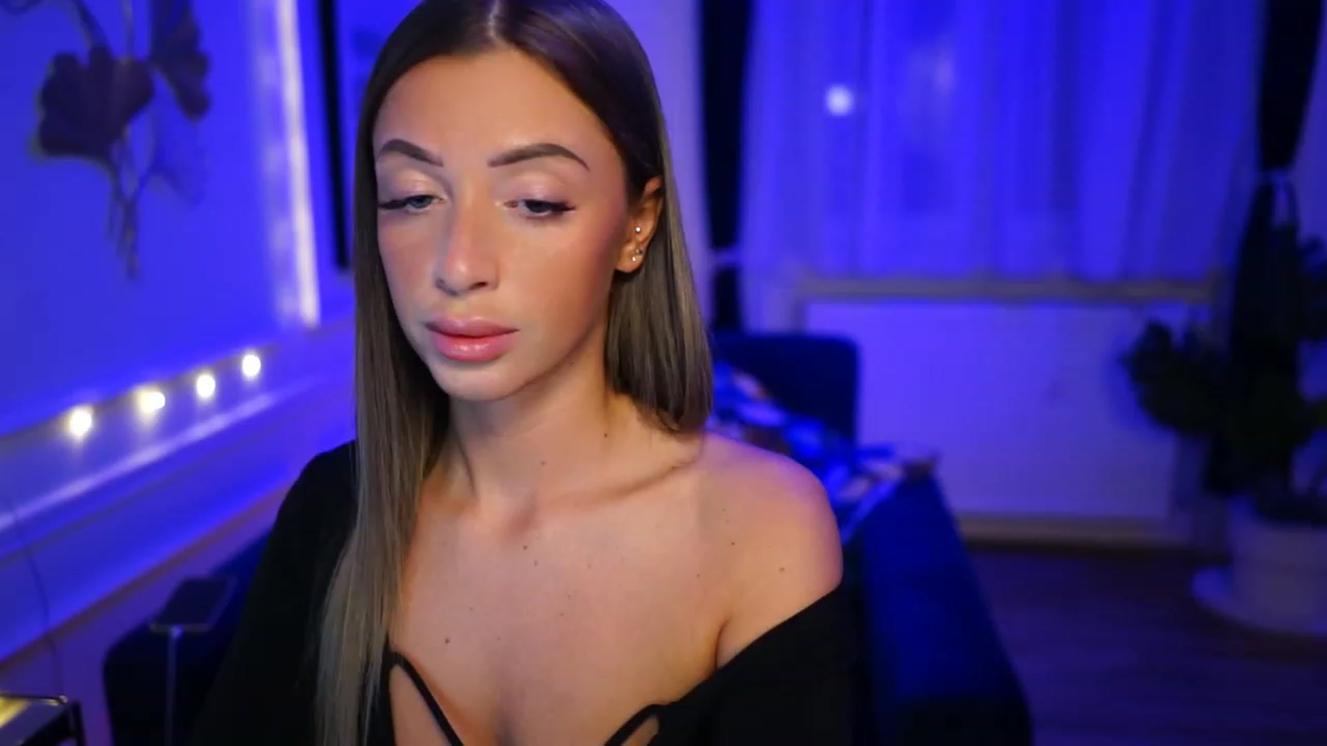 Gallery image thumbnail from emma_ruby's myfreecams stream on, 01/21/2023, 17:49 image 12 of 20