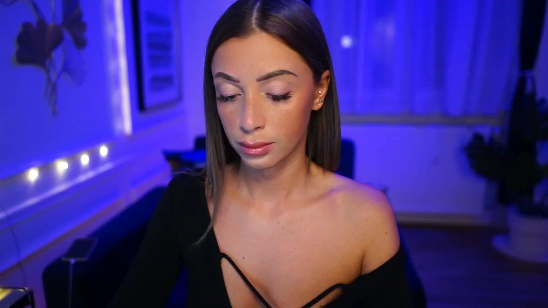 Gallery image thumbnail from emma_ruby's myfreecams stream on, 01/21/2023, 17:49 image 8 of 20