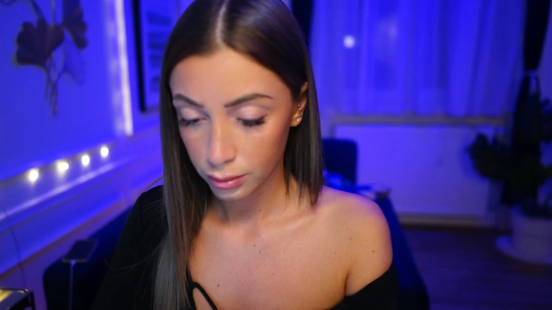 Gallery image thumbnail from emma_ruby's myfreecams stream on, 01/21/2023, 17:49 image 10 of 20