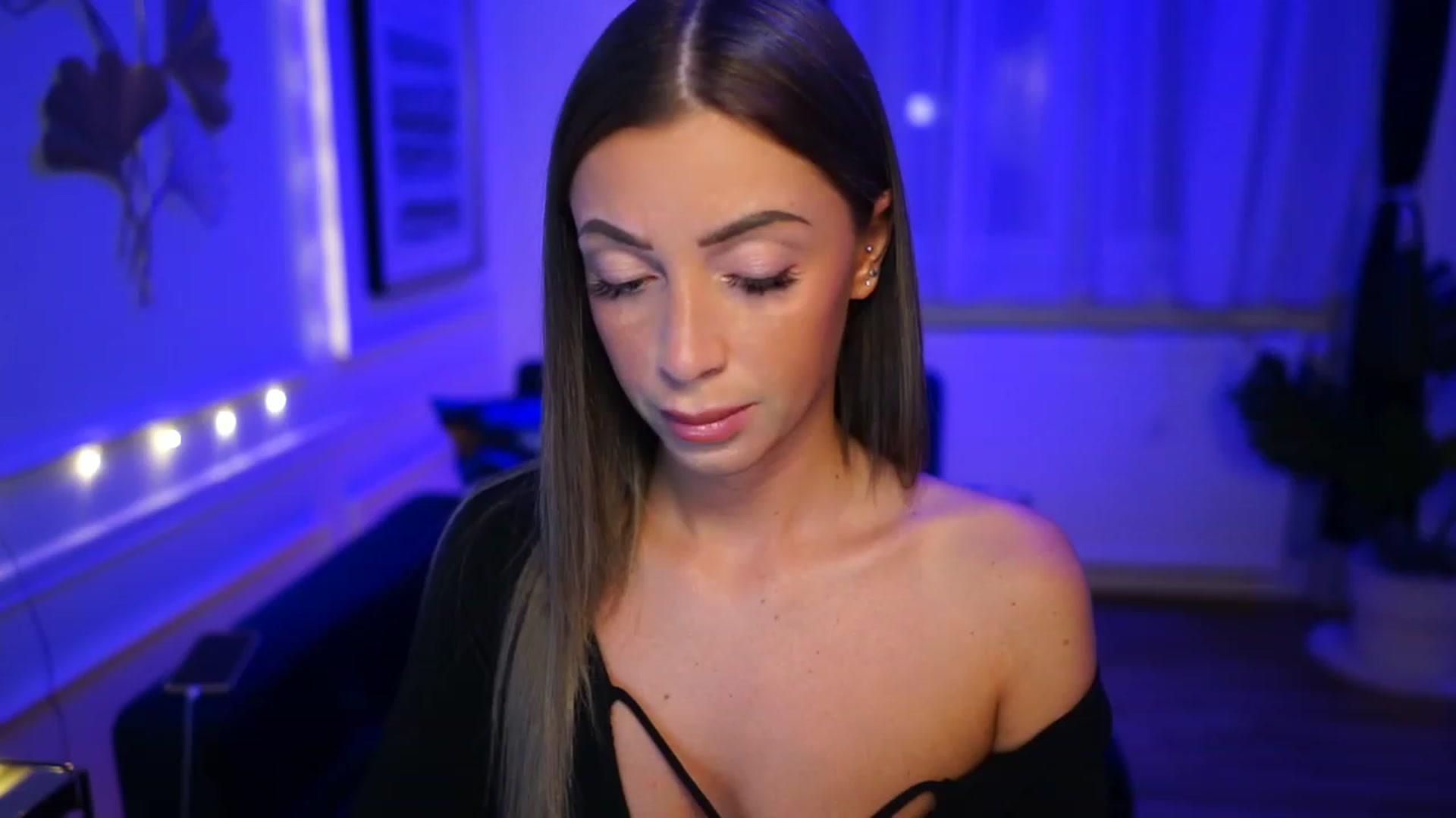 Gallery image thumbnail from emma_ruby's myfreecams stream on, 01/21/2023, 17:49 image 9 of 20