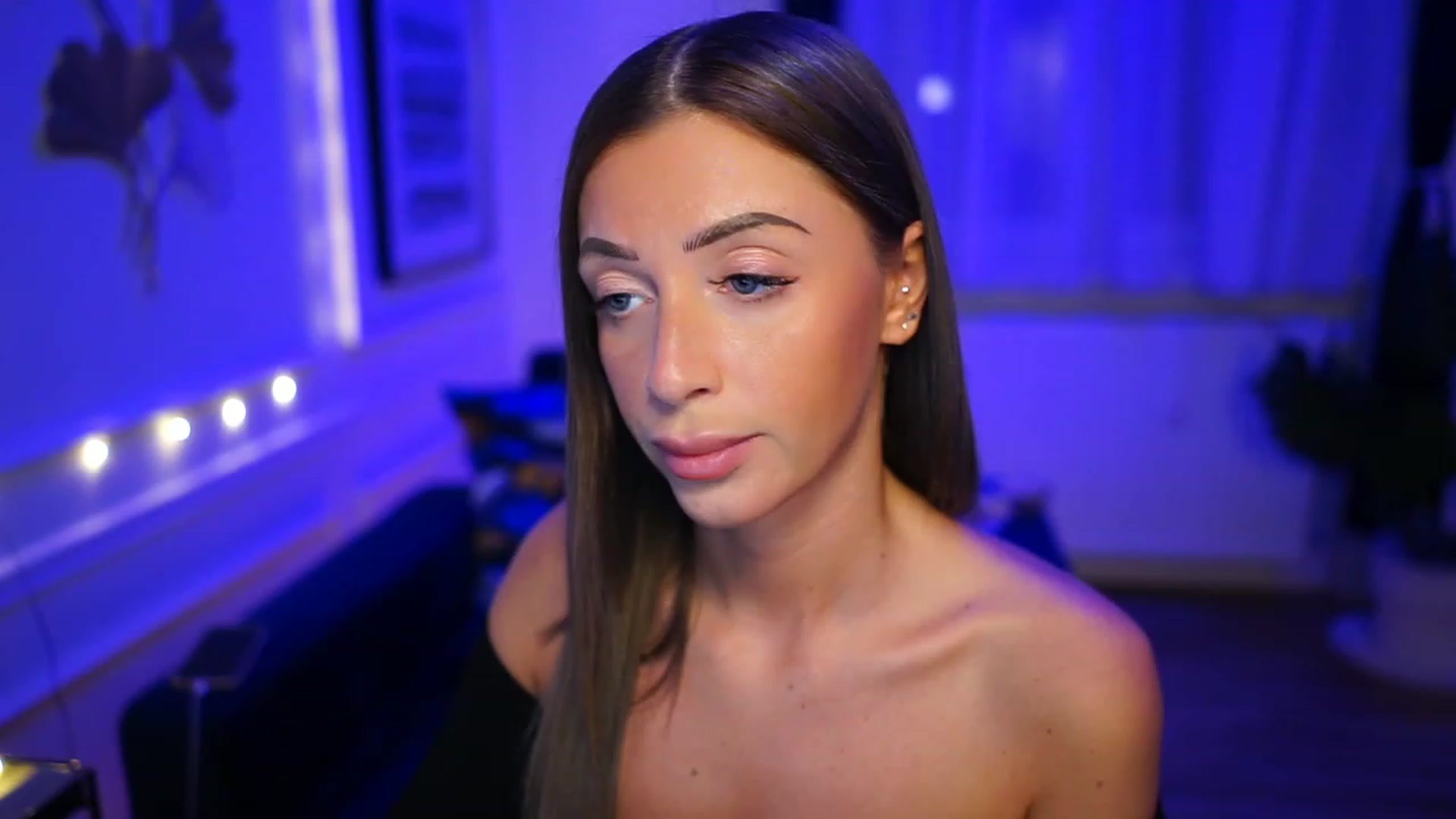 Gallery image thumbnail from emma_ruby's myfreecams stream on, 01/21/2023, 20:27 image 8 of 20