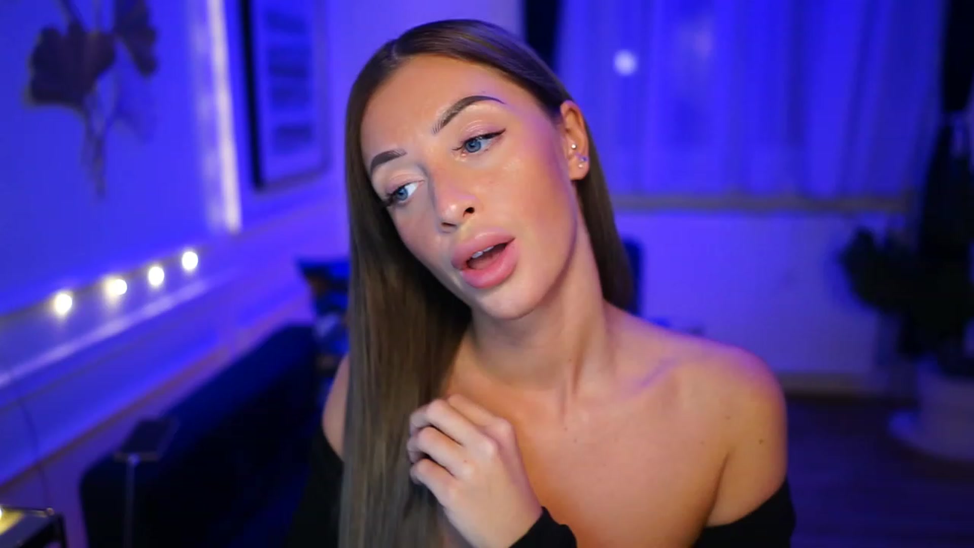 Gallery image thumbnail from emma_ruby's myfreecams stream on, 01/21/2023, 20:27 image 6 of 20