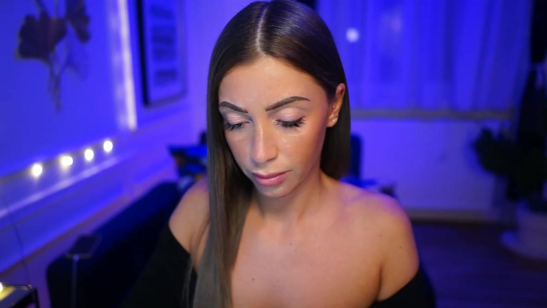 Gallery image thumbnail from emma_ruby's myfreecams stream on, 01/21/2023, 20:27 image 2 of 20