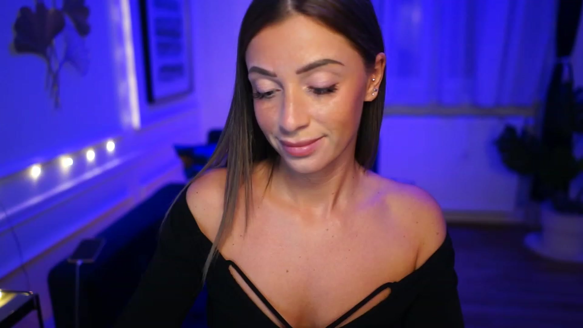 Gallery image thumbnail from emma_ruby's myfreecams stream on, 01/21/2023, 20:27 image 17 of 20