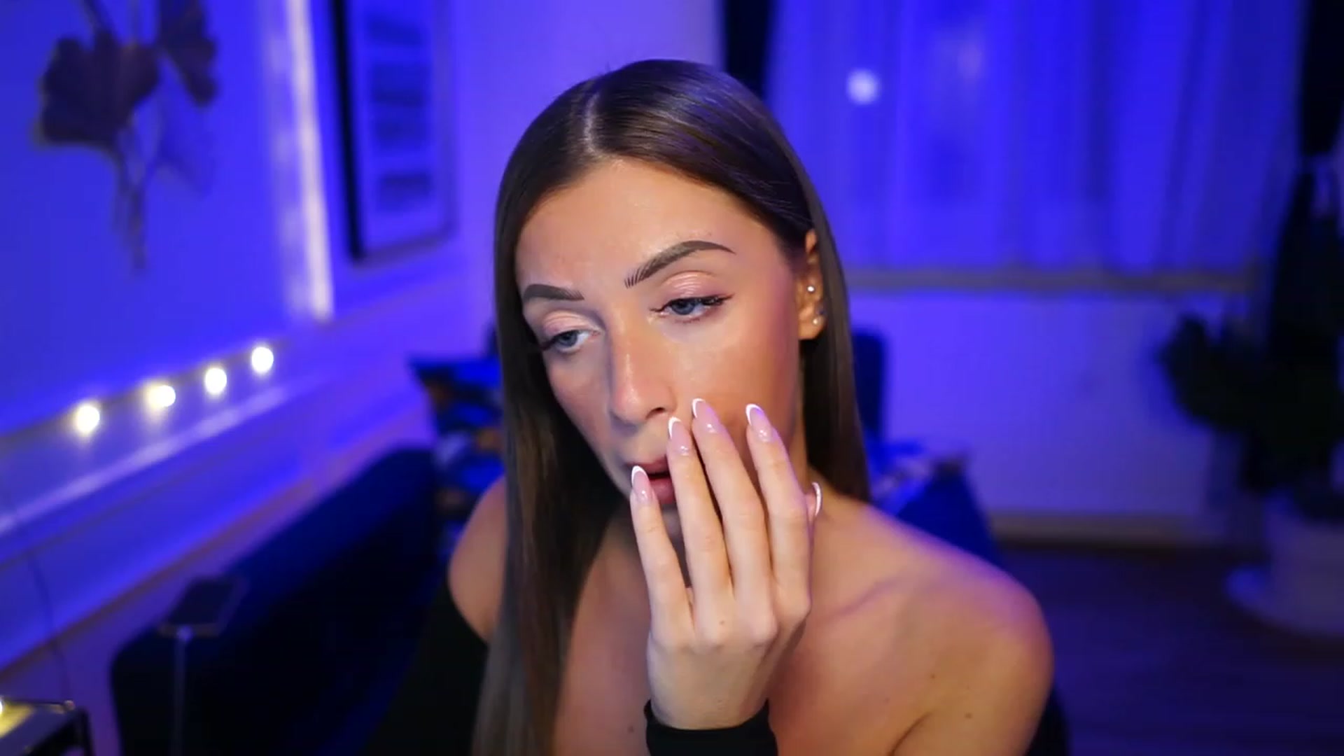 Gallery image thumbnail from emma_ruby's myfreecams stream on, 01/21/2023, 20:27 image 11 of 20