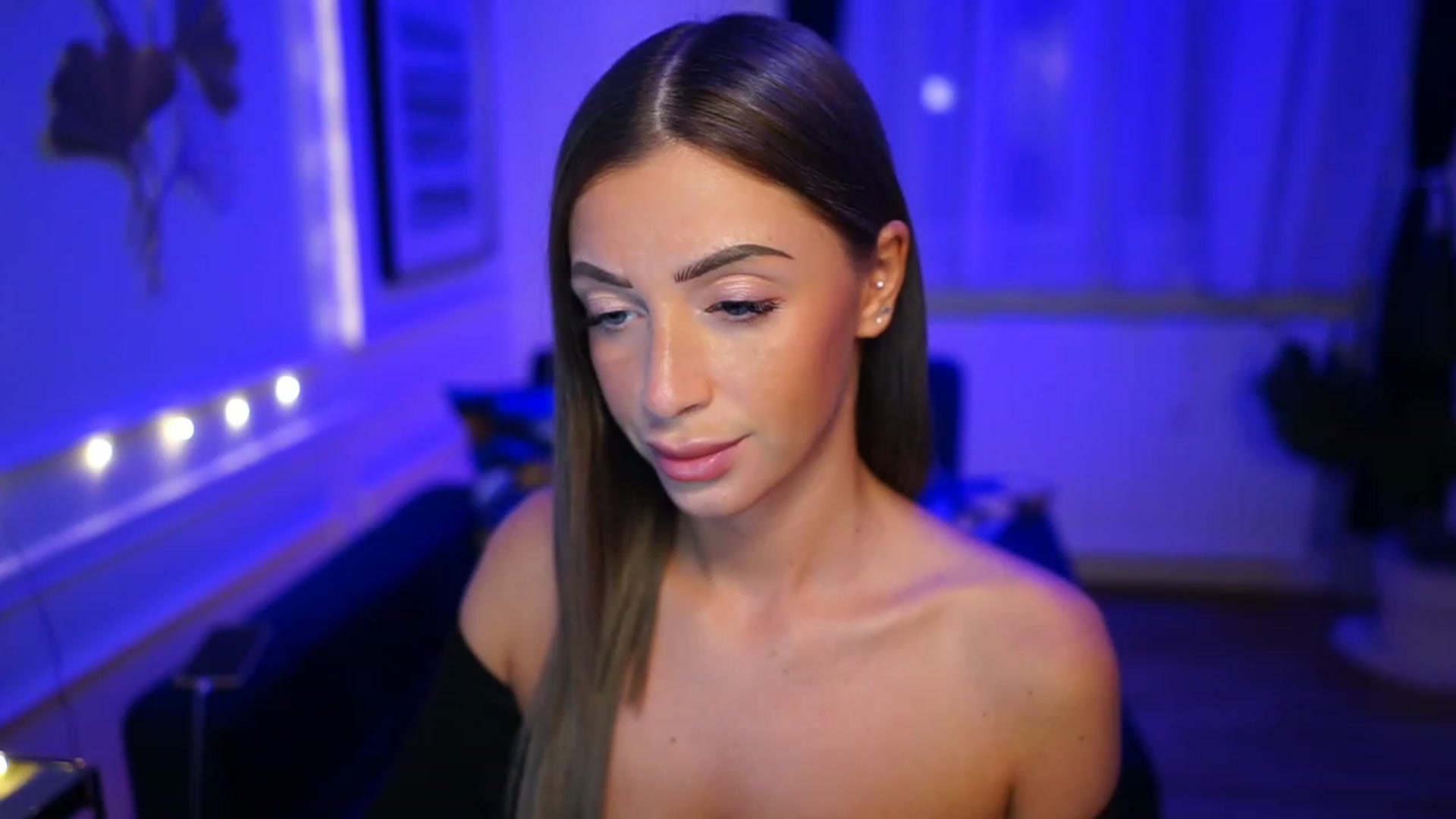 Gallery image thumbnail from emma_ruby's myfreecams stream on, 01/21/2023, 20:27 image 3 of 20