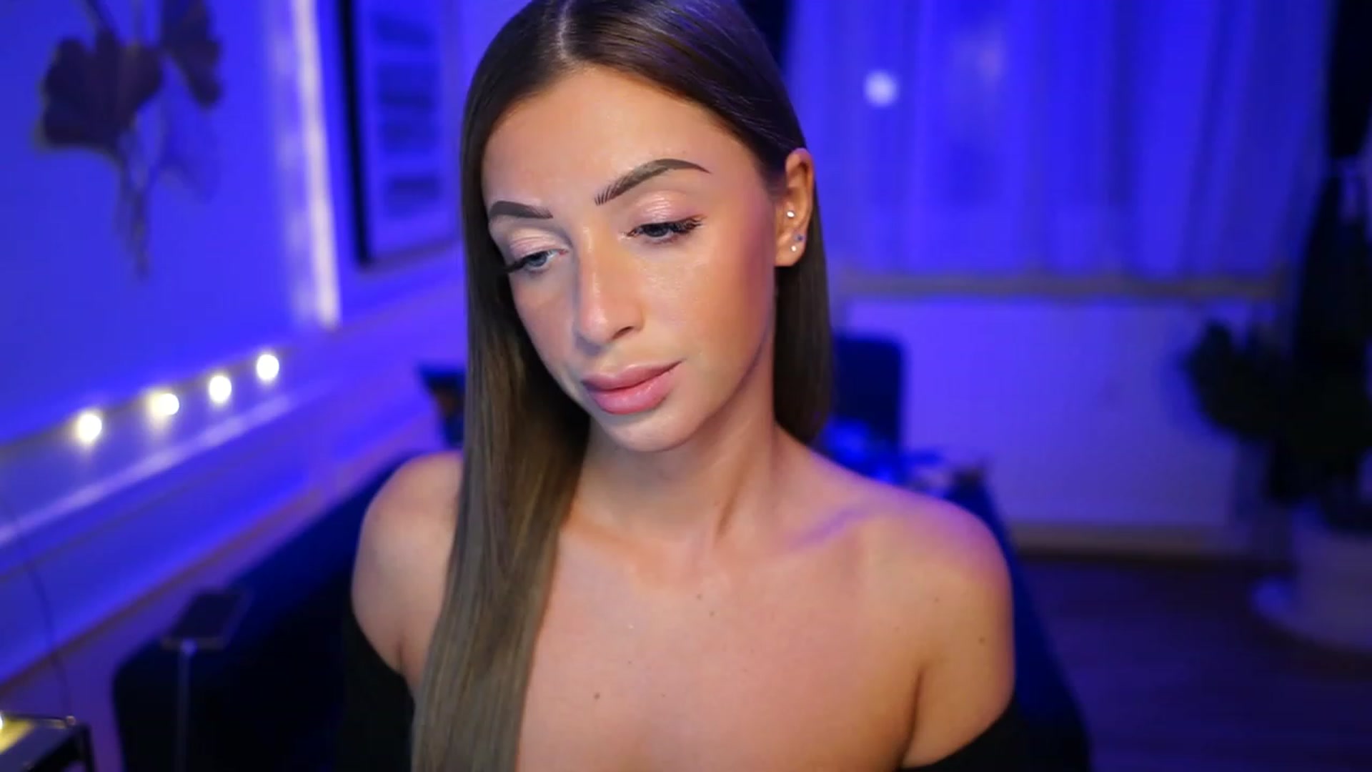 Gallery image thumbnail from emma_ruby's myfreecams stream on, 01/21/2023, 20:27 image 4 of 20