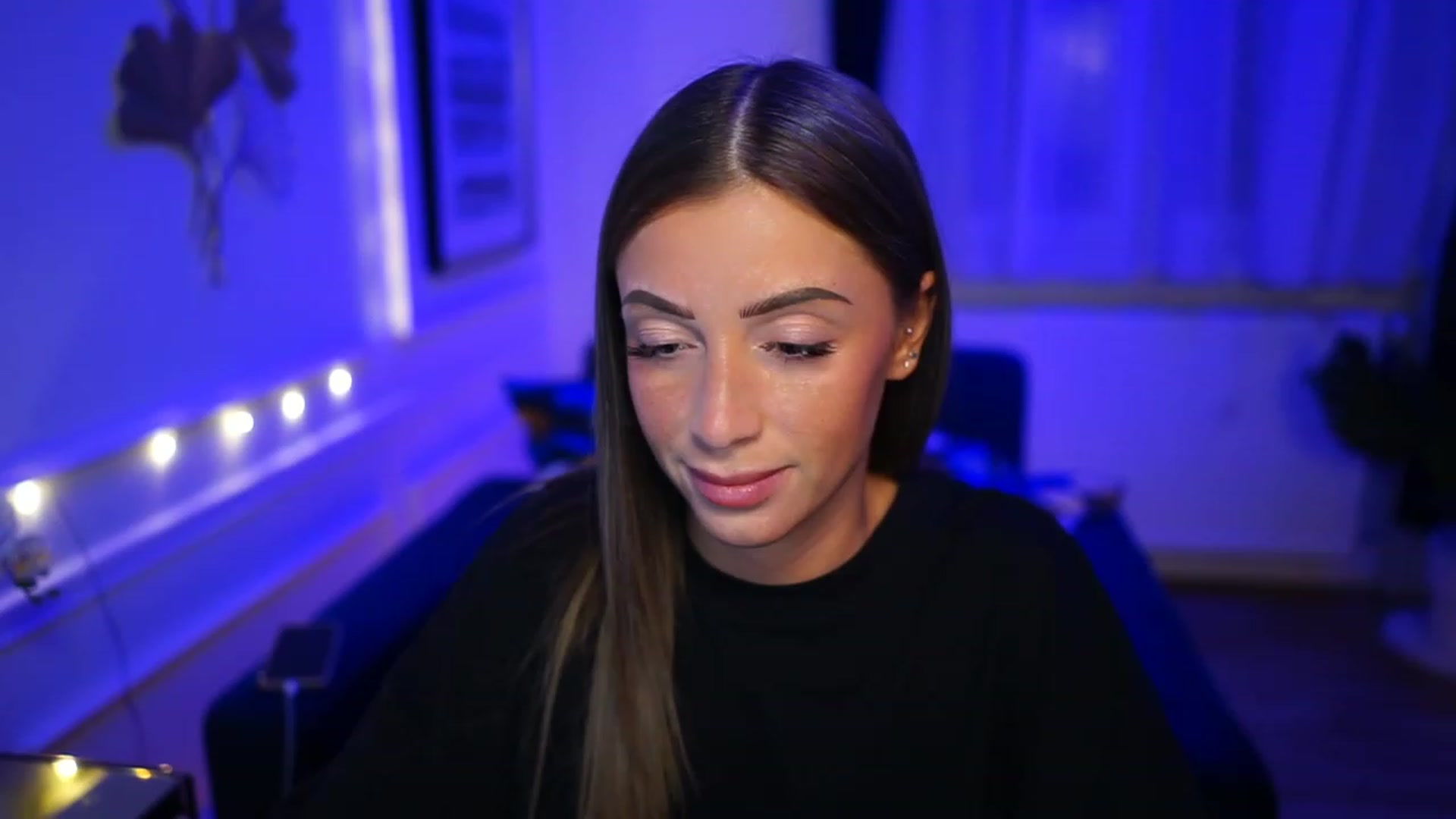 Gallery image thumbnail from emma_ruby's myfreecams stream on, 01/21/2023, 21:46 image 6 of 20