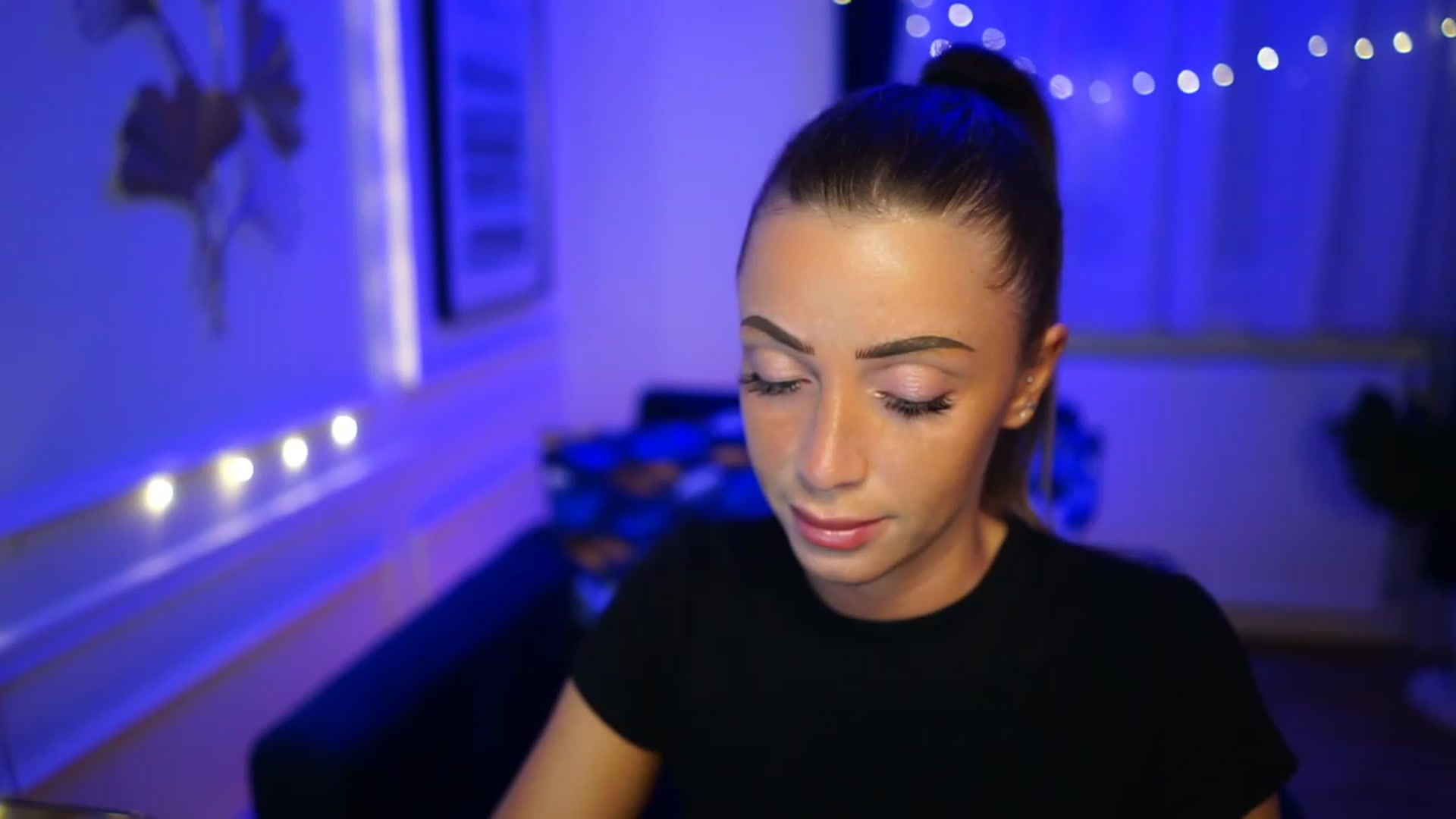 Gallery image thumbnail from emma_ruby's myfreecams stream on, 01/22/2023, 18:23 image 17 of 20