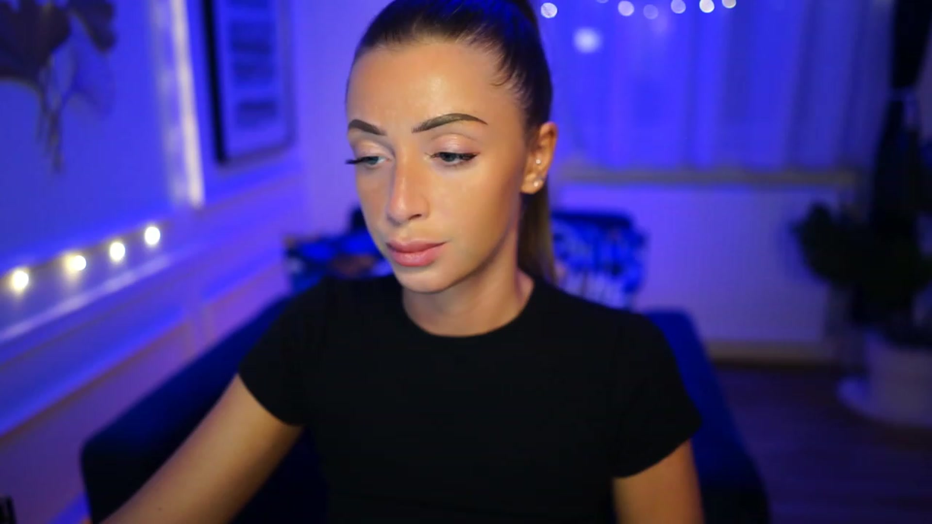 Gallery image thumbnail from emma_ruby's myfreecams stream on, 01/22/2023, 18:23 image 11 of 20