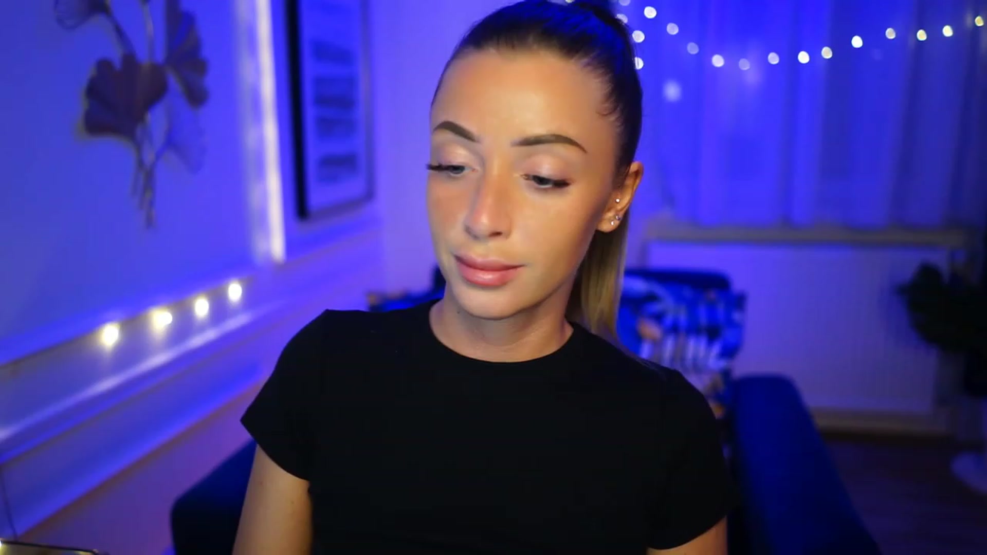 Gallery image thumbnail from emma_ruby's myfreecams stream on, 01/22/2023, 18:23 image 15 of 20