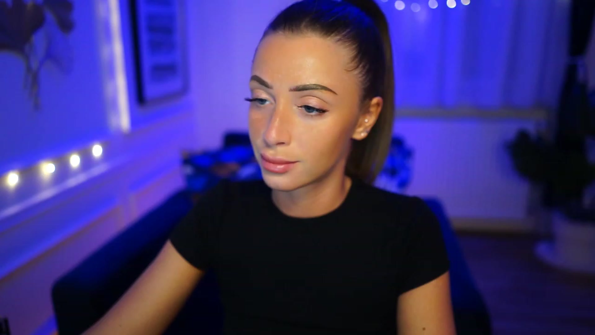 Gallery image thumbnail from emma_ruby's myfreecams stream on, 01/22/2023, 18:23 image 12 of 20