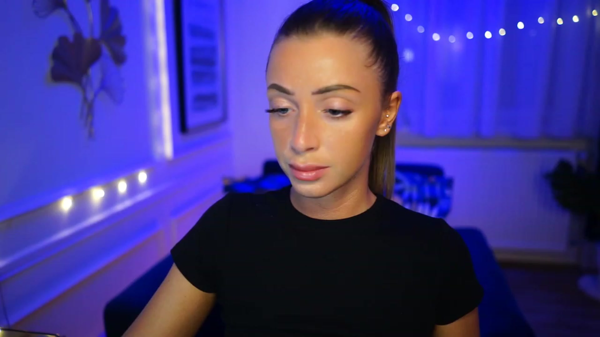 Gallery image thumbnail from emma_ruby's myfreecams stream on, 01/22/2023, 18:23 image 16 of 20