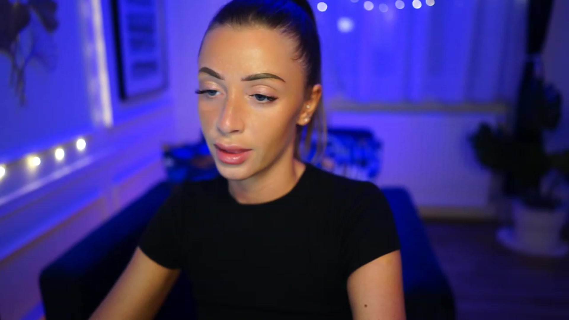 Gallery image thumbnail from emma_ruby's myfreecams stream on, 01/22/2023, 18:23 image 7 of 20