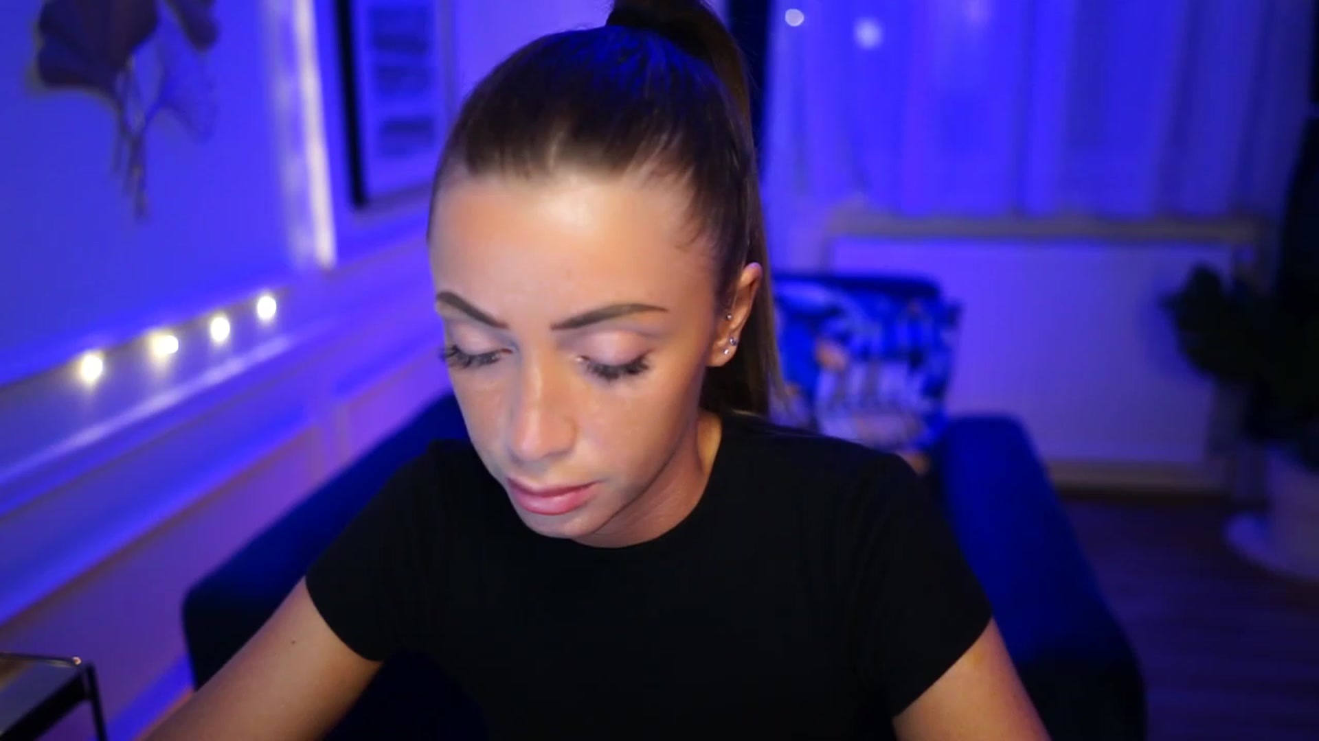 Gallery image thumbnail from emma_ruby's myfreecams stream on, 01/22/2023, 19:18 image 11 of 20