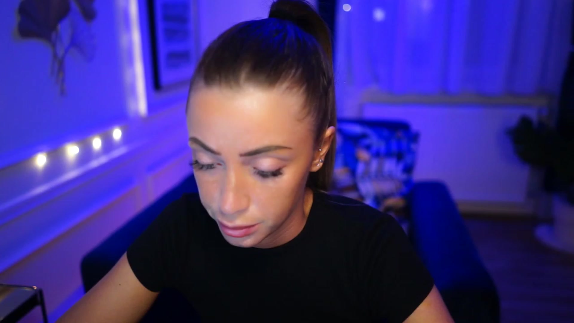 Gallery image thumbnail from emma_ruby's myfreecams stream on, 01/22/2023, 19:18 image 17 of 20