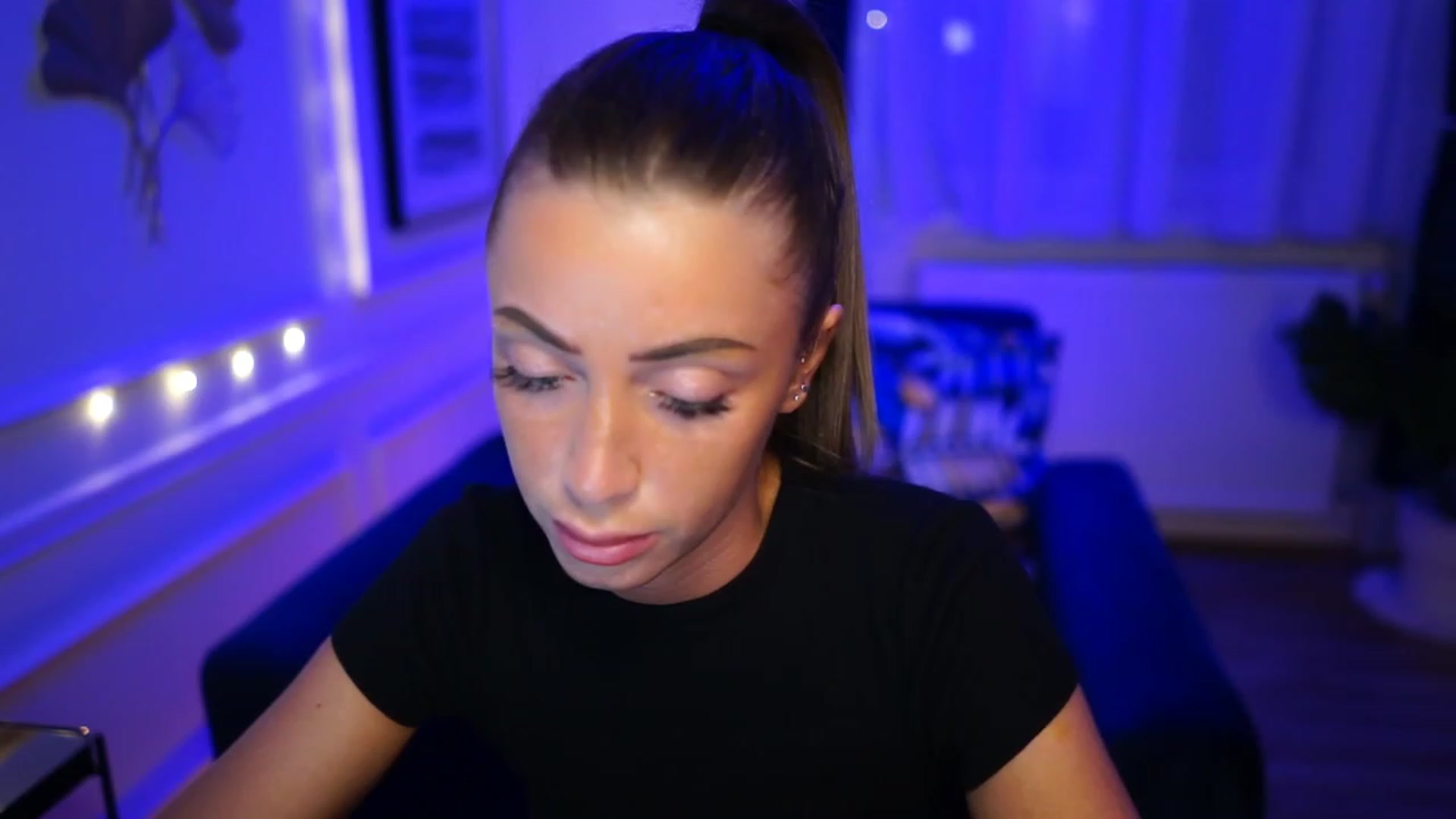 Gallery image thumbnail from emma_ruby's myfreecams stream on, 01/22/2023, 19:18 image 9 of 20
