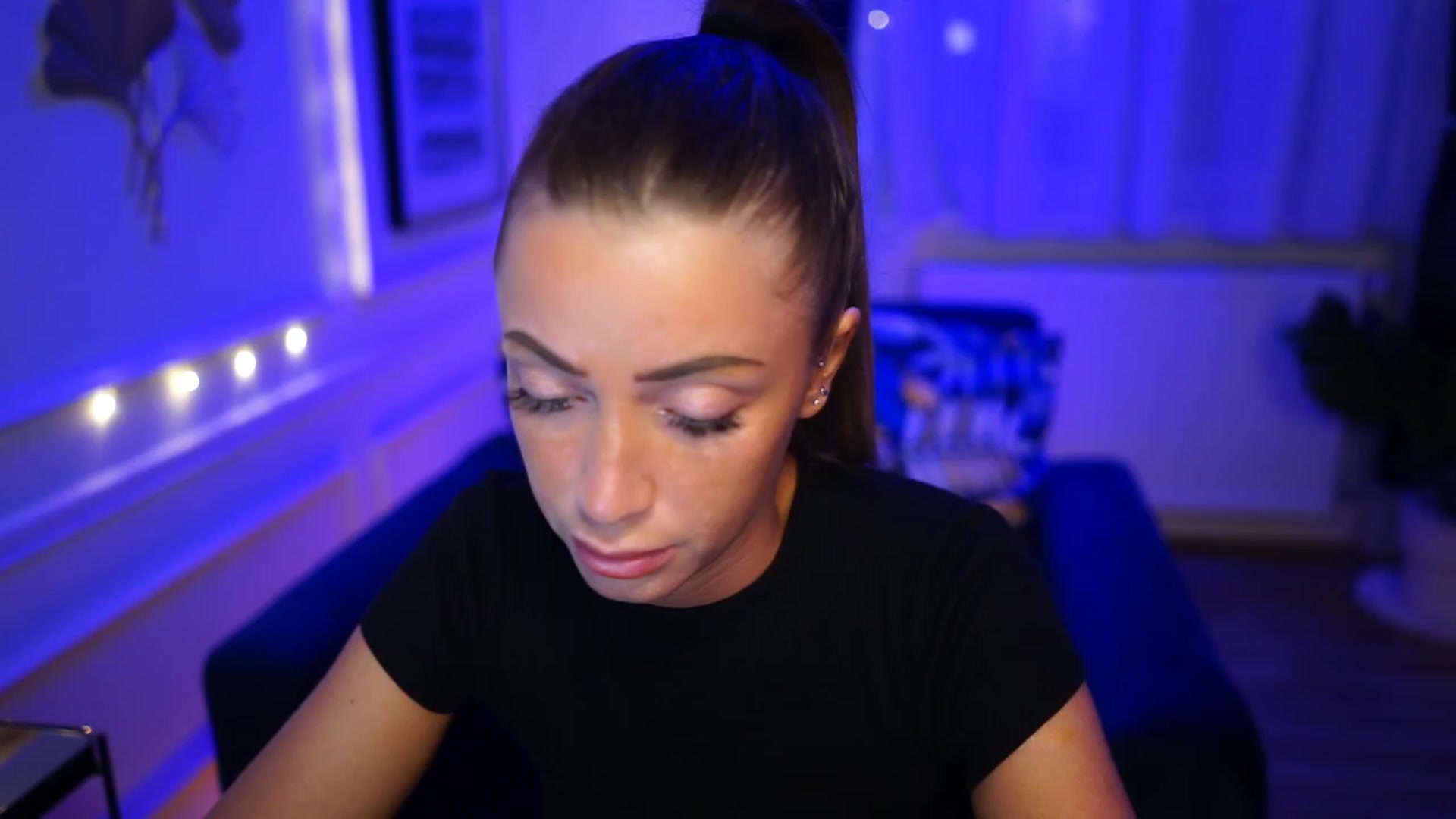 Gallery image thumbnail from emma_ruby's myfreecams stream on, 01/22/2023, 19:18 image 19 of 20
