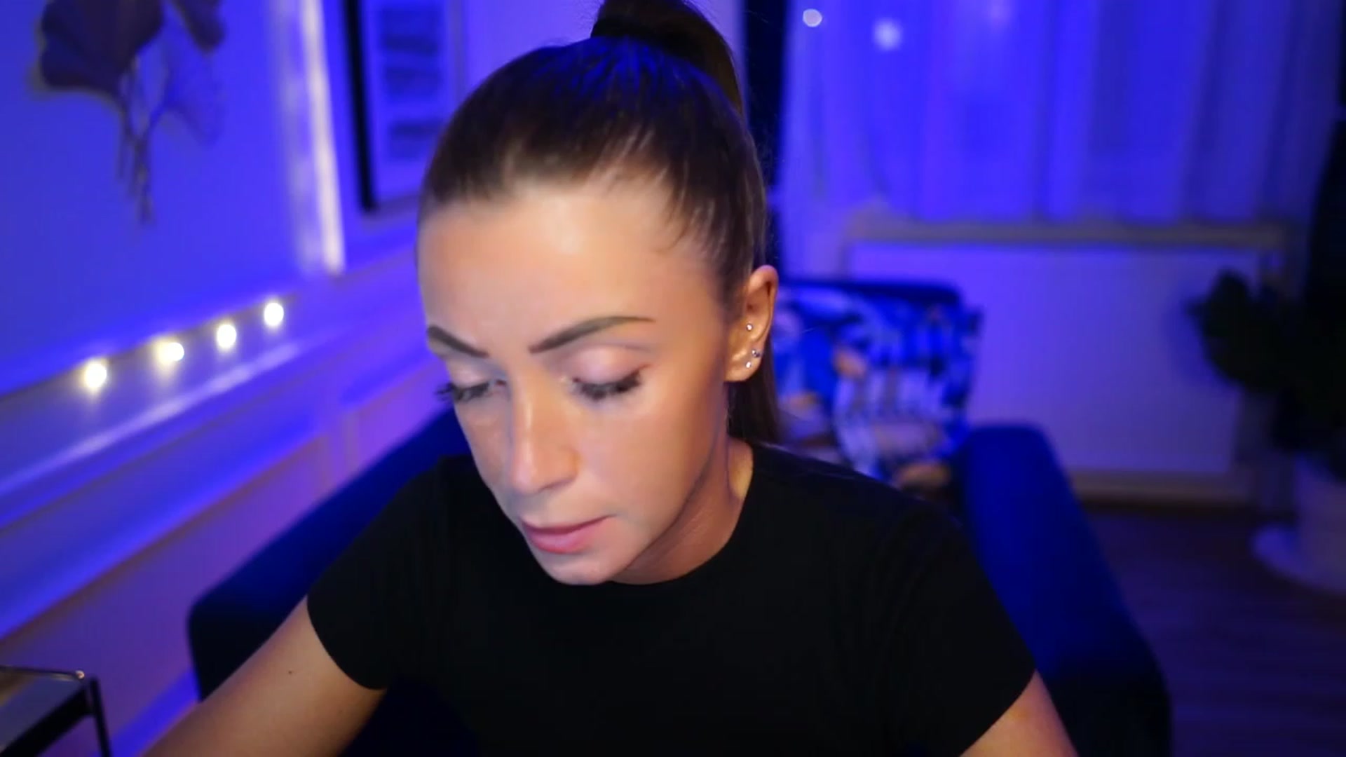 Gallery image thumbnail from emma_ruby's myfreecams stream on, 01/22/2023, 19:18 image 16 of 20