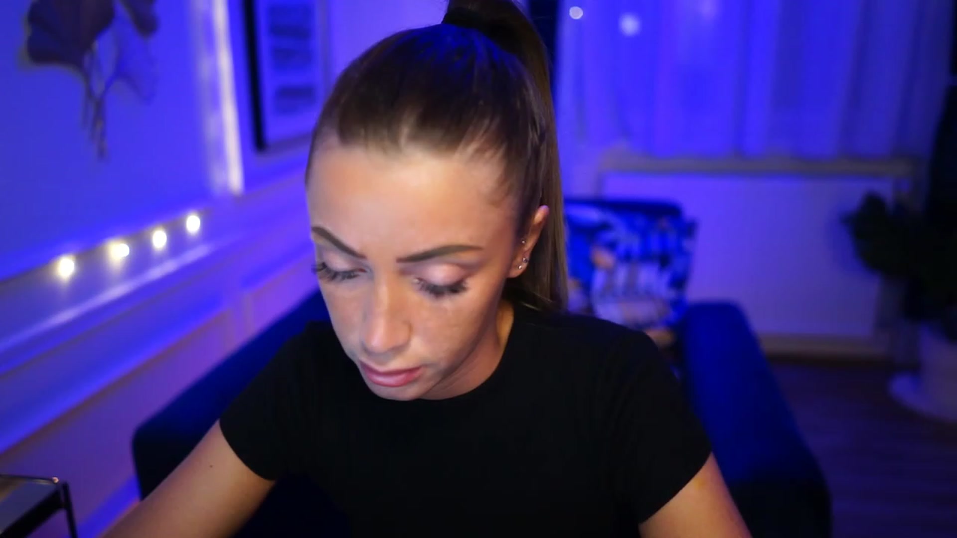 Gallery image thumbnail from emma_ruby's myfreecams stream on, 01/22/2023, 19:18 image 10 of 20
