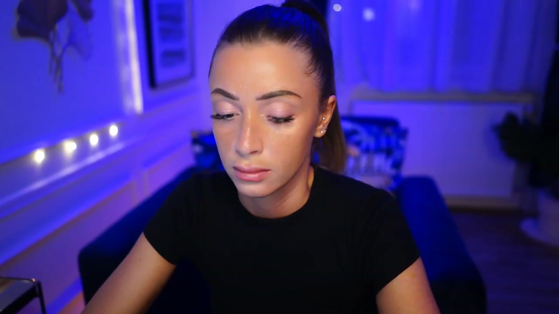 Gallery image thumbnail from emma_ruby's myfreecams stream on, 01/22/2023, 19:18 image 18 of 20