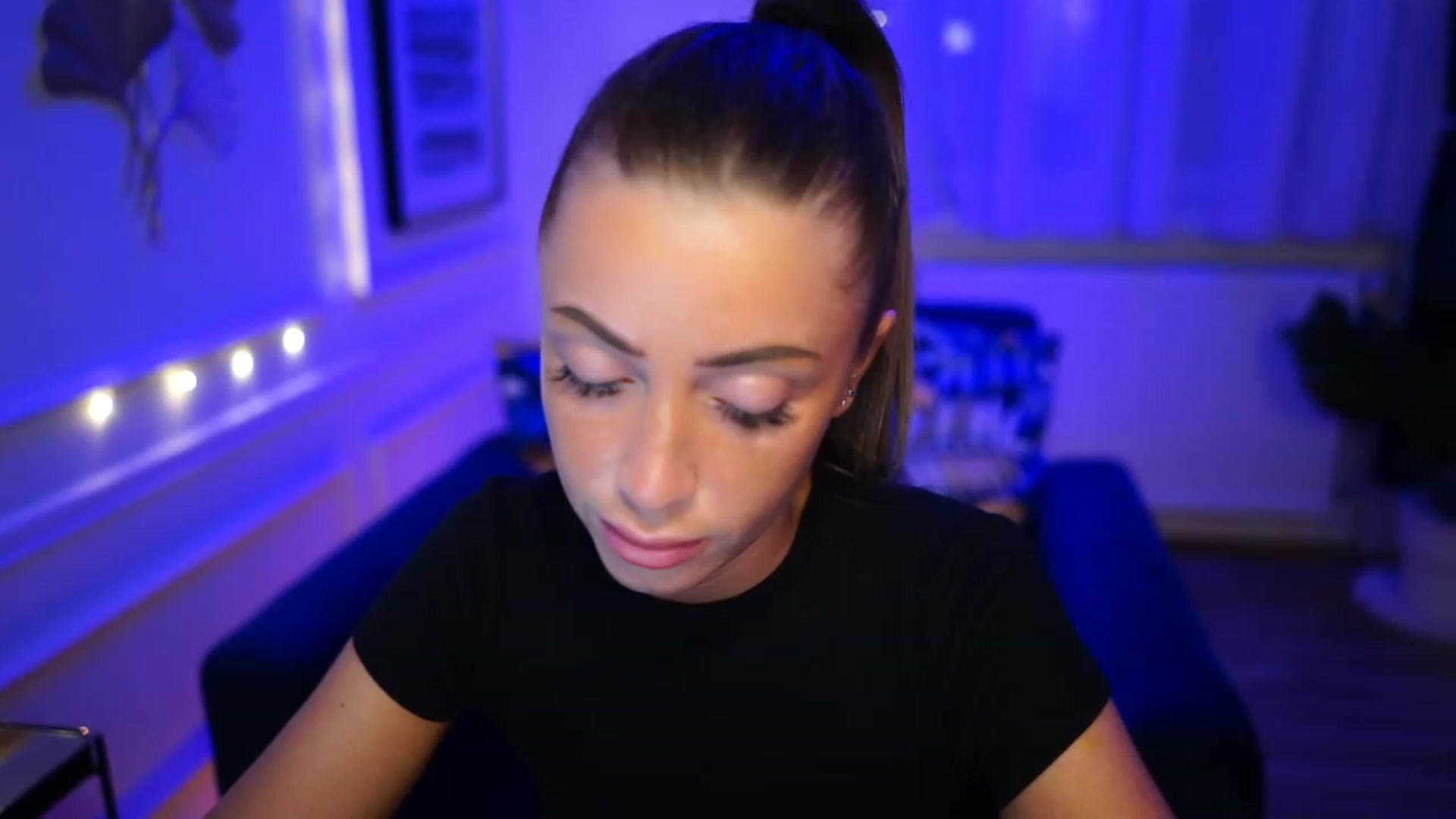 Gallery image thumbnail from emma_ruby's myfreecams stream on, 01/22/2023, 19:18 image 8 of 20