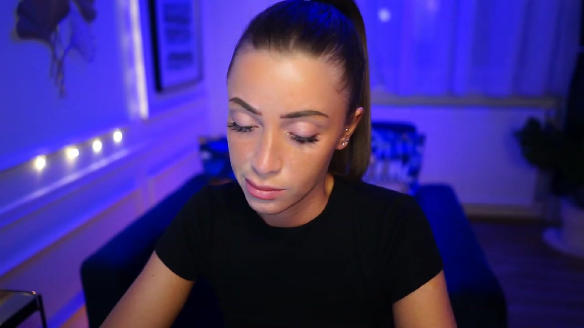 Gallery image thumbnail from emma_ruby's myfreecams stream on, 01/22/2023, 19:18 image 3 of 20