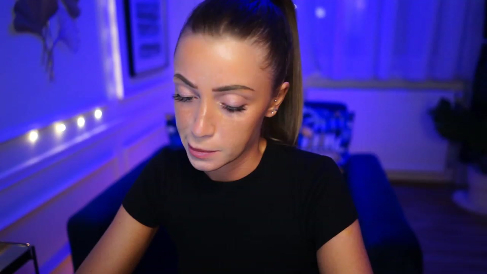 Gallery image thumbnail from emma_ruby's myfreecams stream on, 01/22/2023, 19:18 image 6 of 20