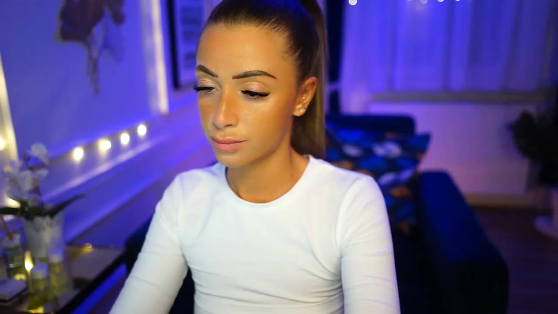 Gallery image thumbnail from emma_ruby's myfreecams stream on, 01/25/2023, 16:57 image 19 of 20