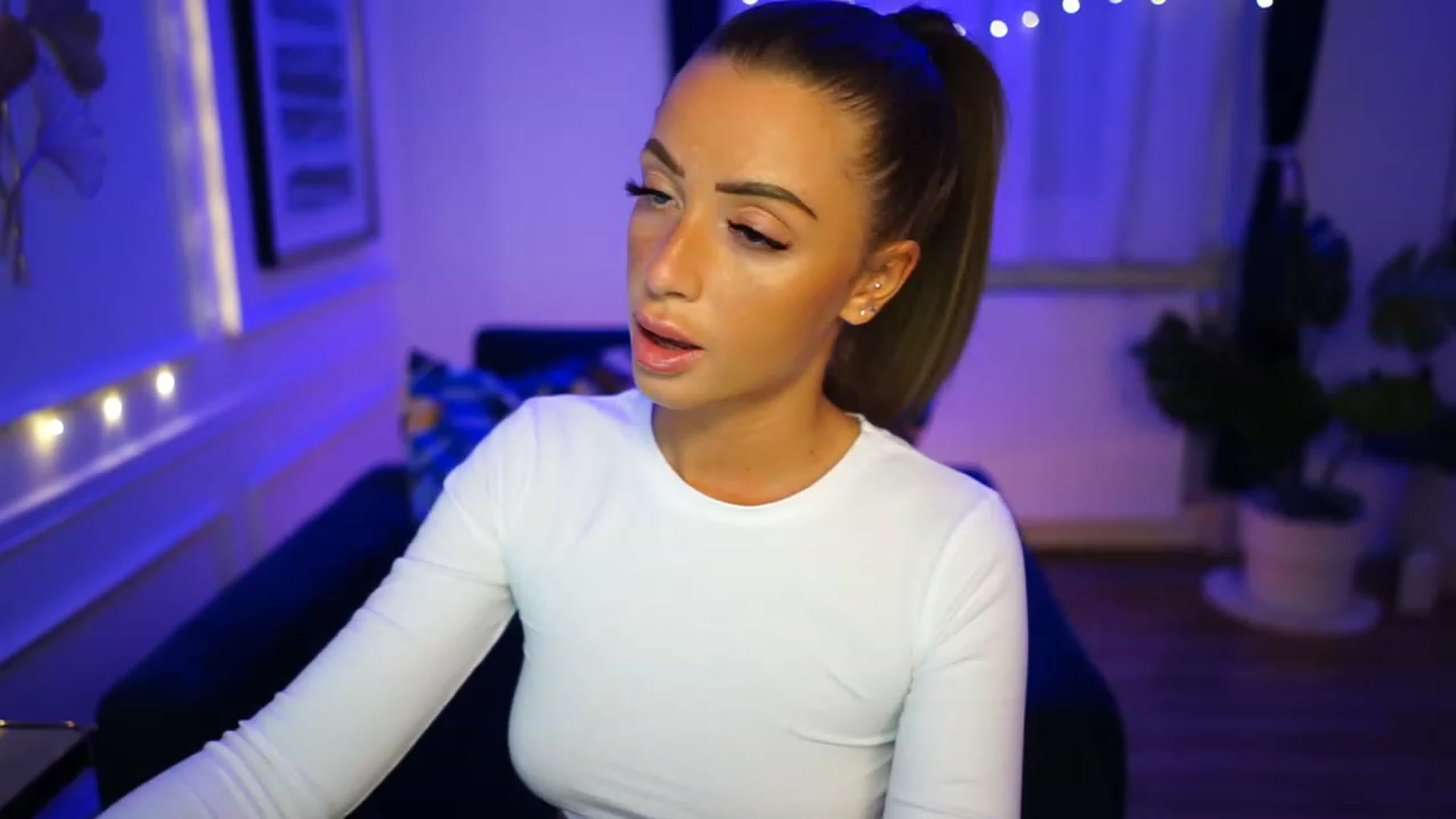 Gallery image thumbnail from emma_ruby's myfreecams stream on, 01/25/2023, 16:57 image 7 of 20