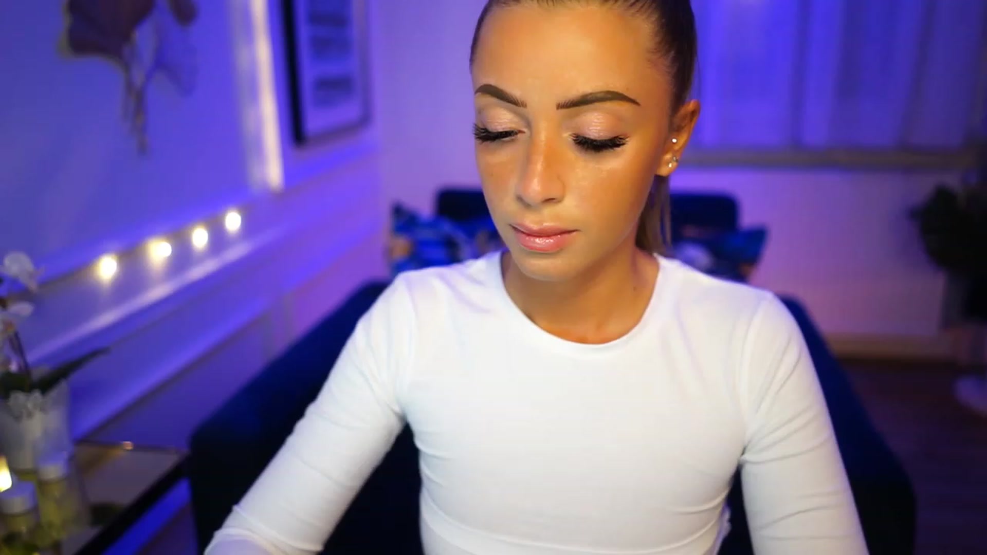 Gallery image thumbnail from emma_ruby's myfreecams stream on, 01/25/2023, 16:57 image 4 of 20