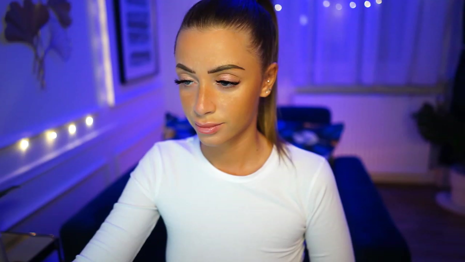 Gallery image thumbnail from emma_ruby's myfreecams stream on, 01/25/2023, 16:57 image 10 of 20