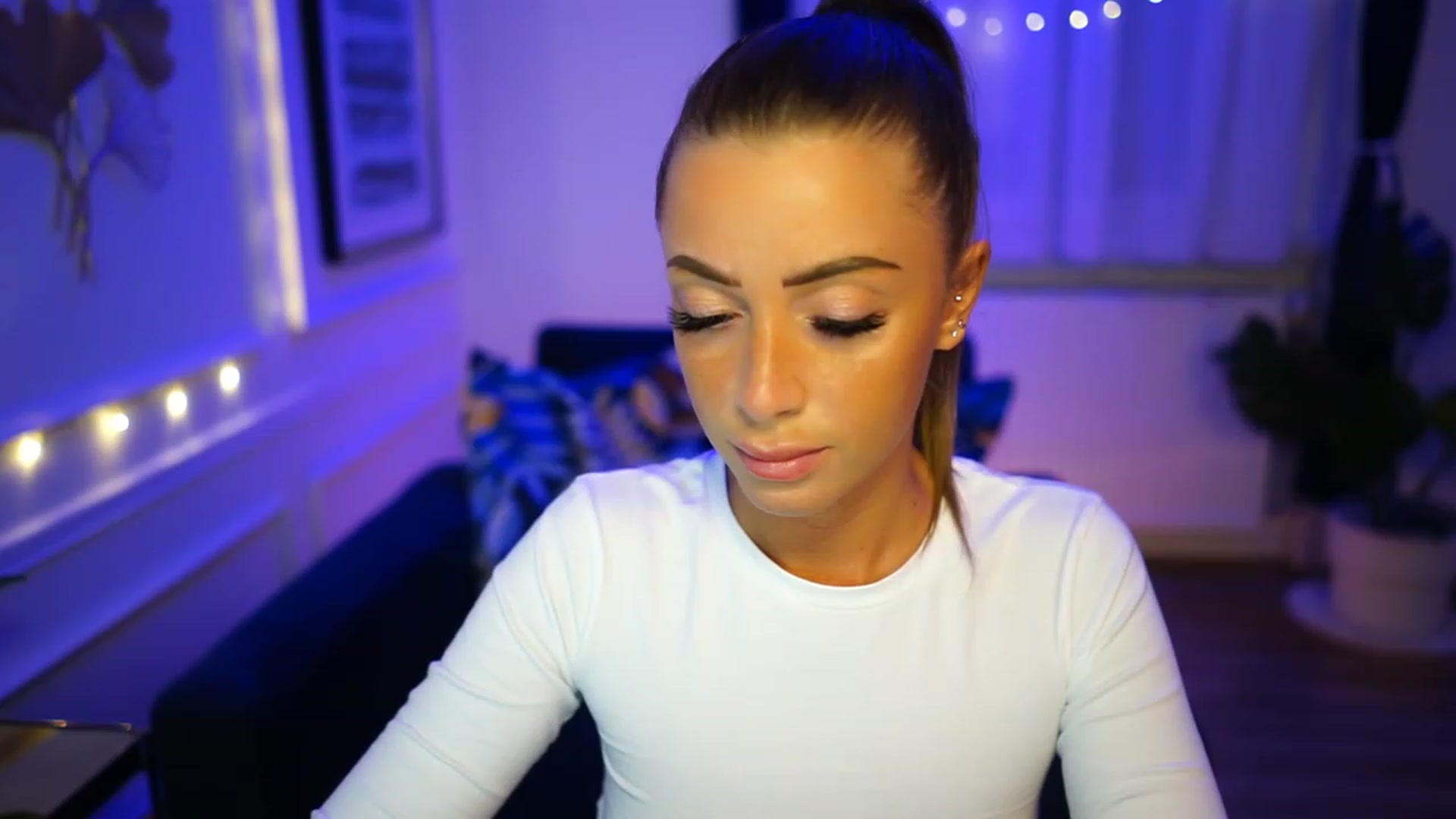 Gallery image thumbnail from emma_ruby's myfreecams stream on, 01/25/2023, 17:20 image 17 of 20