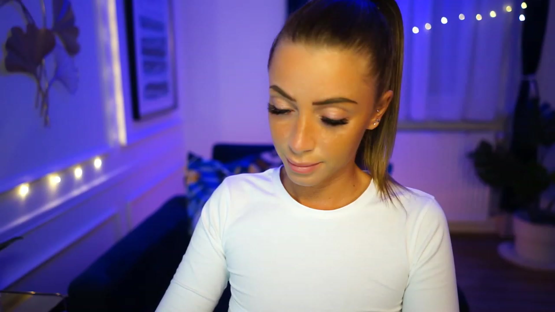 Gallery image thumbnail from emma_ruby's myfreecams stream on, 01/25/2023, 17:20 image 1 of 20