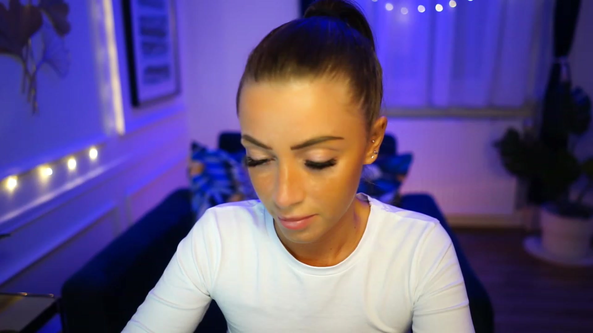 Gallery image thumbnail from emma_ruby's myfreecams stream on, 01/25/2023, 17:20 image 18 of 20