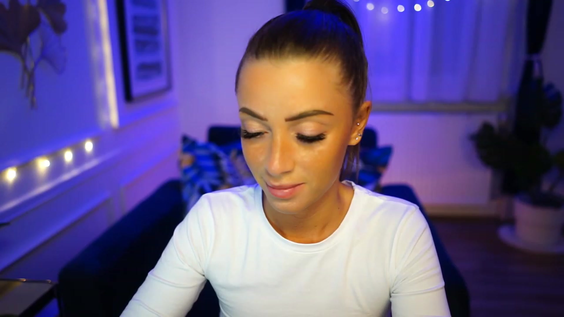 Gallery image thumbnail from emma_ruby's myfreecams stream on, 01/25/2023, 17:20 image 19 of 20
