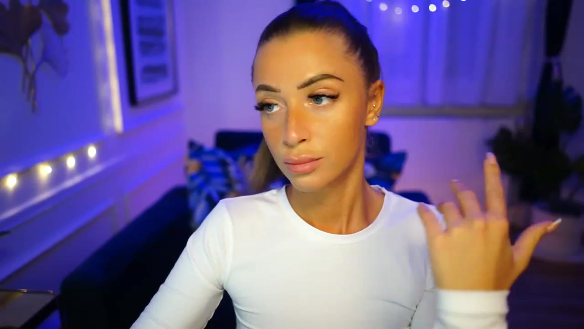 Gallery image thumbnail from emma_ruby's myfreecams stream on, 01/25/2023, 17:20 image 20 of 20