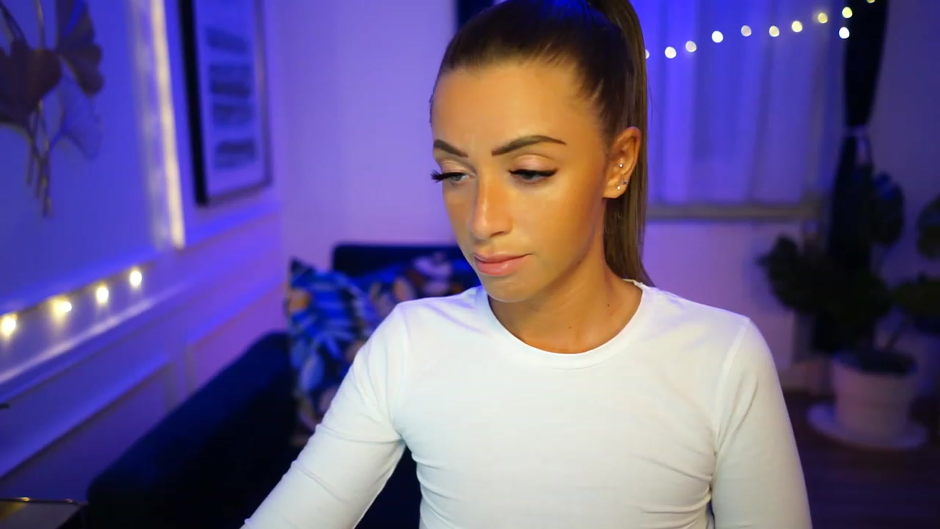 Gallery image thumbnail from emma_ruby's myfreecams stream on, 01/25/2023, 17:20 image 2 of 20