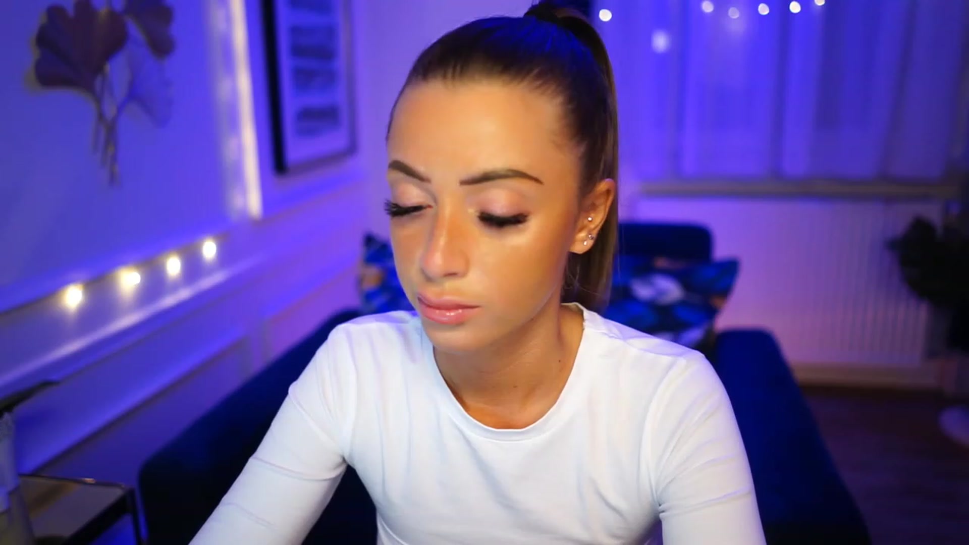Gallery image thumbnail from emma_ruby's myfreecams stream on, 01/25/2023, 18:09 image 6 of 20