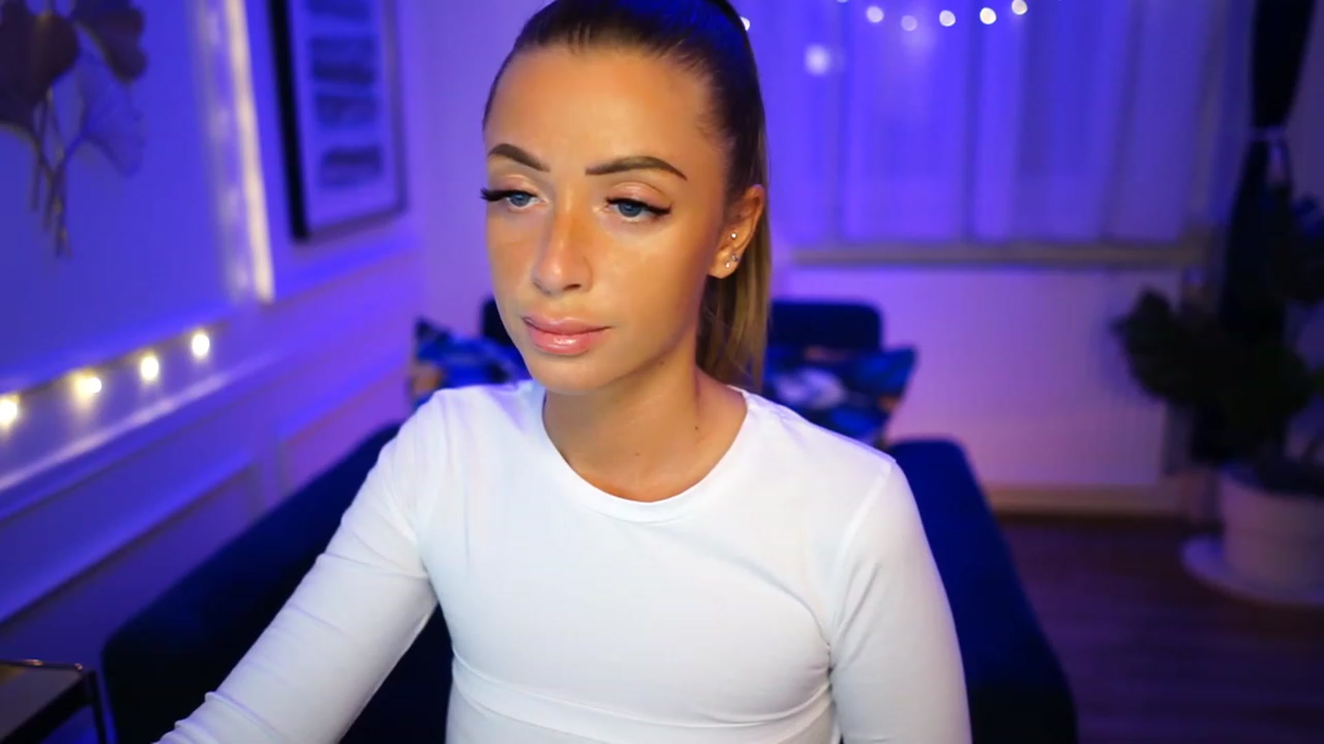 Gallery image thumbnail from emma_ruby's myfreecams stream on, 01/25/2023, 18:09 image 13 of 20