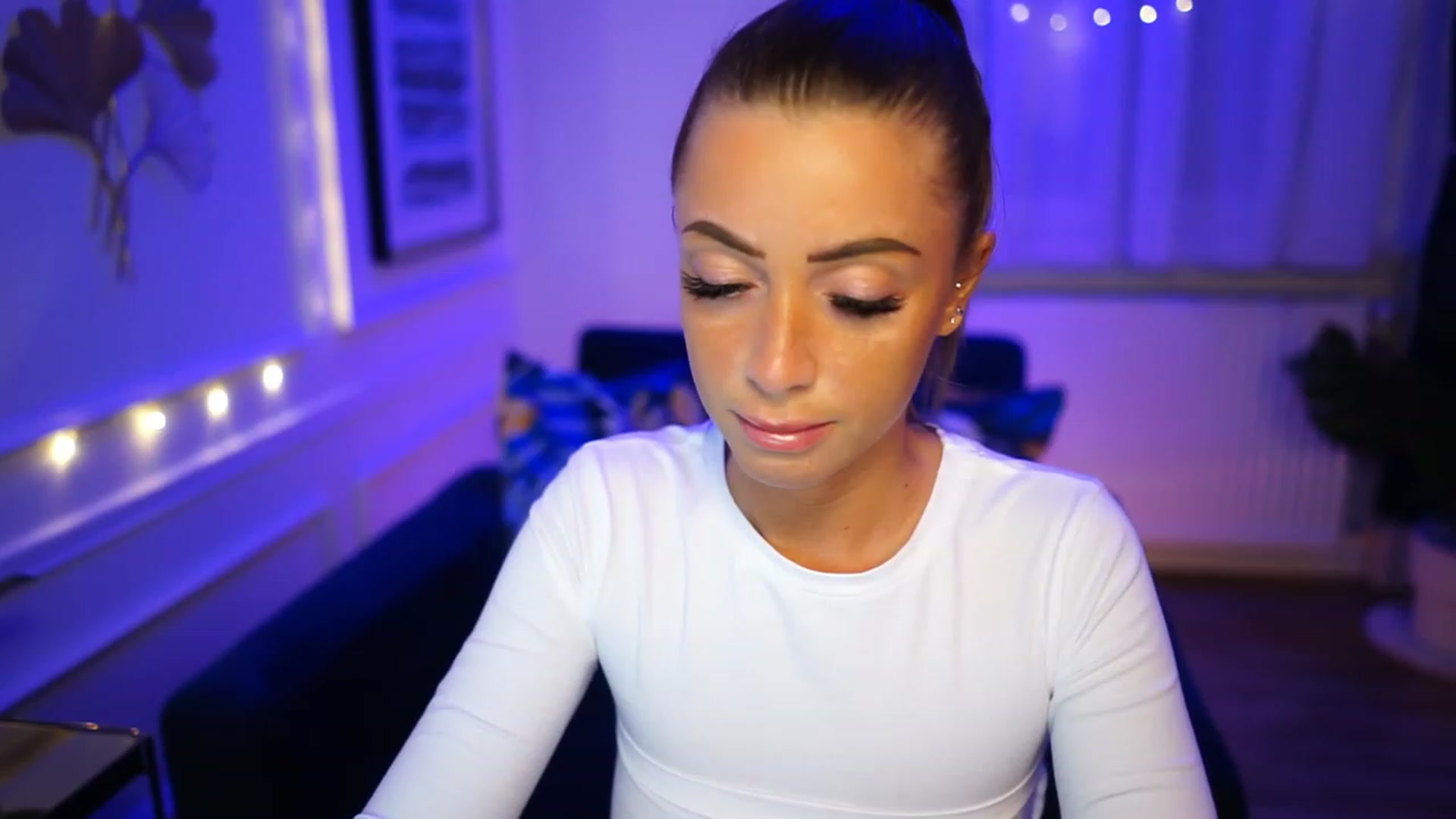 Gallery image thumbnail from emma_ruby's myfreecams stream on, 01/25/2023, 18:09 image 19 of 20