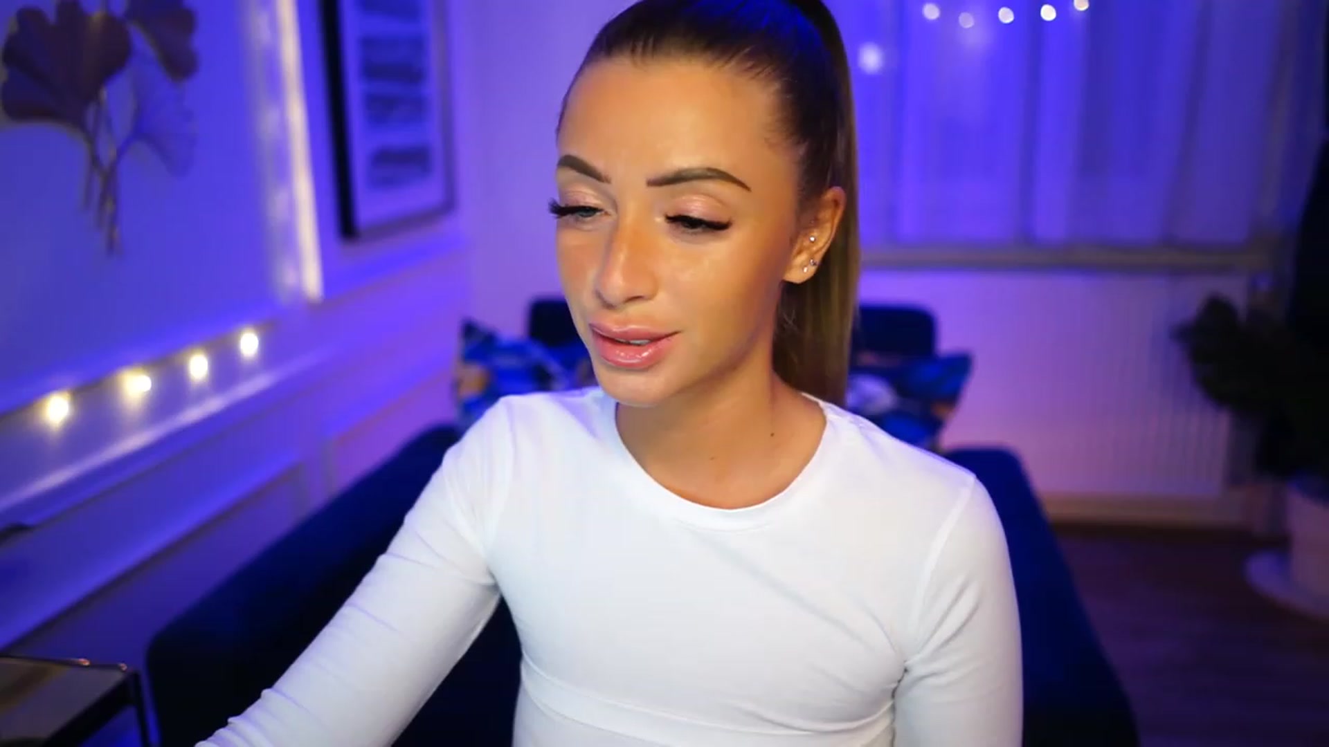 Gallery image thumbnail from emma_ruby's myfreecams stream on, 01/25/2023, 18:09 image 17 of 20