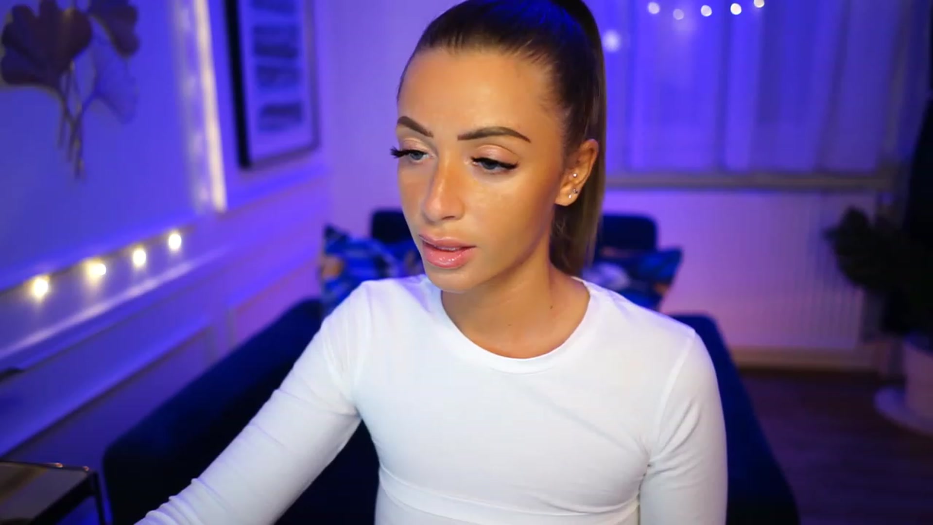 Gallery image thumbnail from emma_ruby's myfreecams stream on, 01/25/2023, 18:09 image 18 of 20
