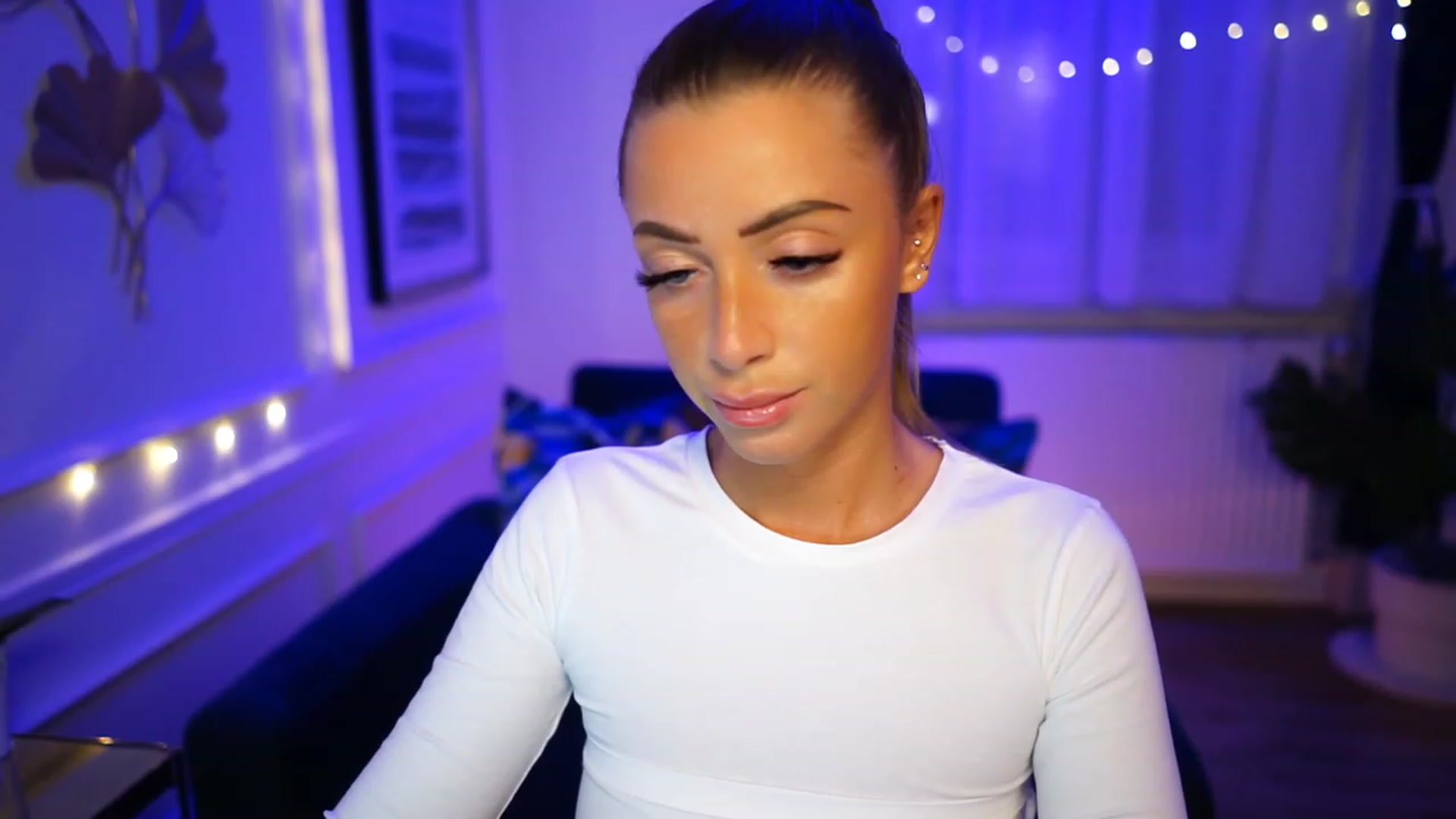 Gallery image thumbnail from emma_ruby's myfreecams stream on, 01/25/2023, 18:09 image 3 of 20