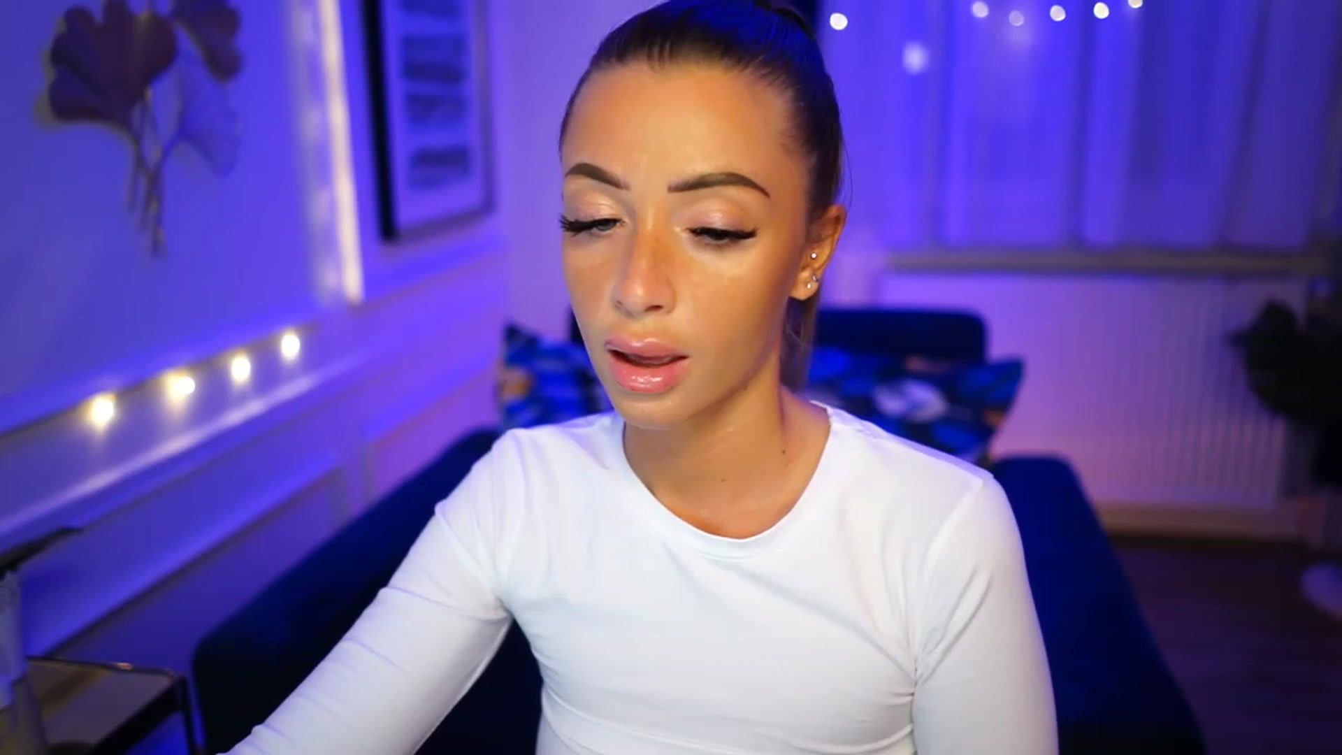 Gallery image thumbnail from emma_ruby's myfreecams stream on, 01/25/2023, 18:09 image 8 of 20