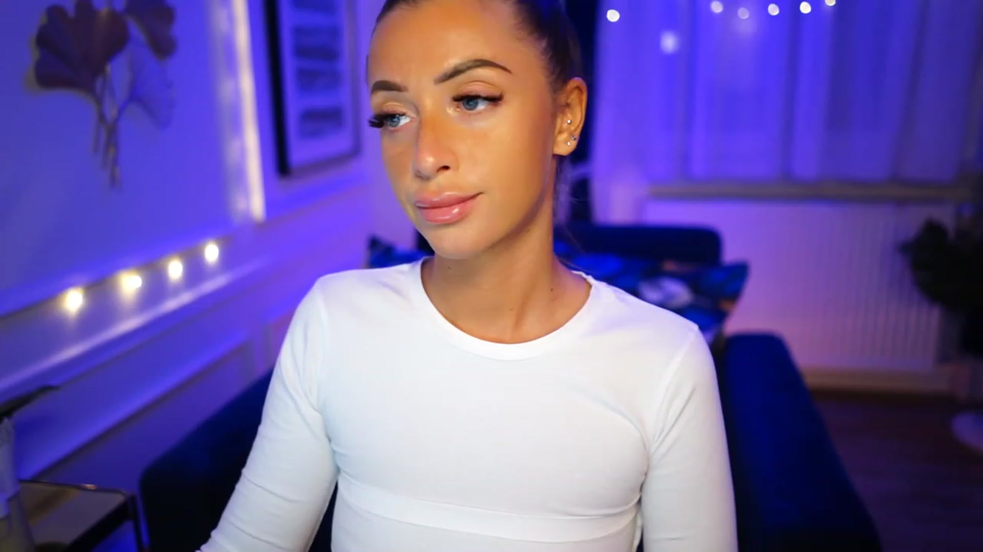 Gallery image thumbnail from emma_ruby's myfreecams stream on, 01/25/2023, 18:09 image 12 of 20