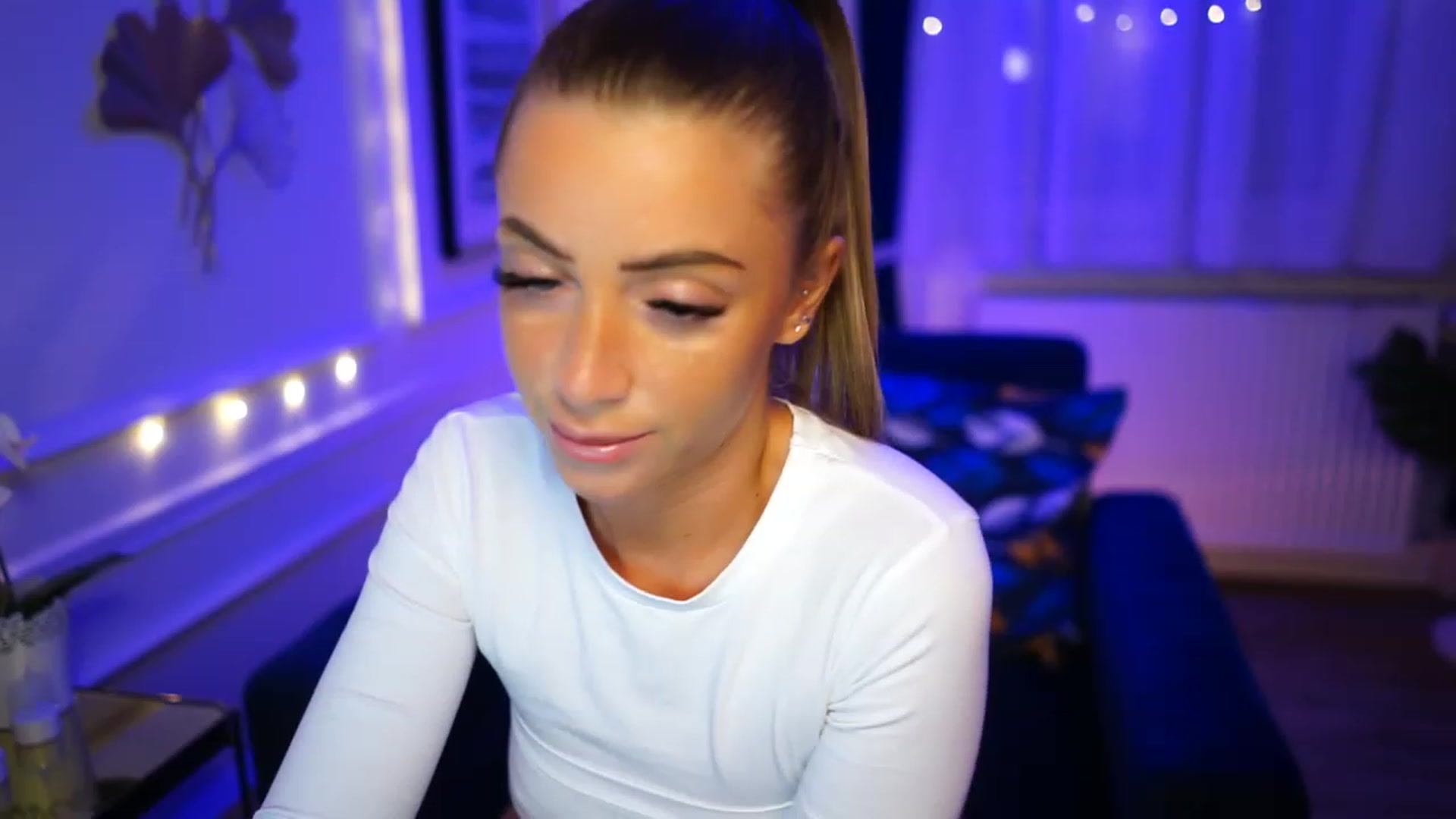 Gallery image thumbnail from emma_ruby's myfreecams stream on, 01/25/2023, 18:09 image 20 of 20